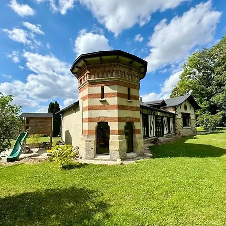 بيت للعطل Au Grand Domaine De *